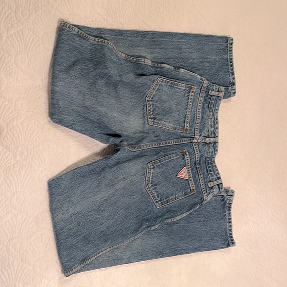 Vintage Guess Jeans in Excellent condition!! Medium denim wash - Picture 2 of 5